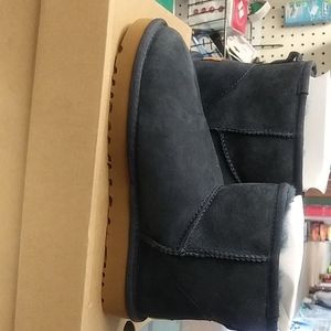 Woman's Ugg navy blue size 6 boots